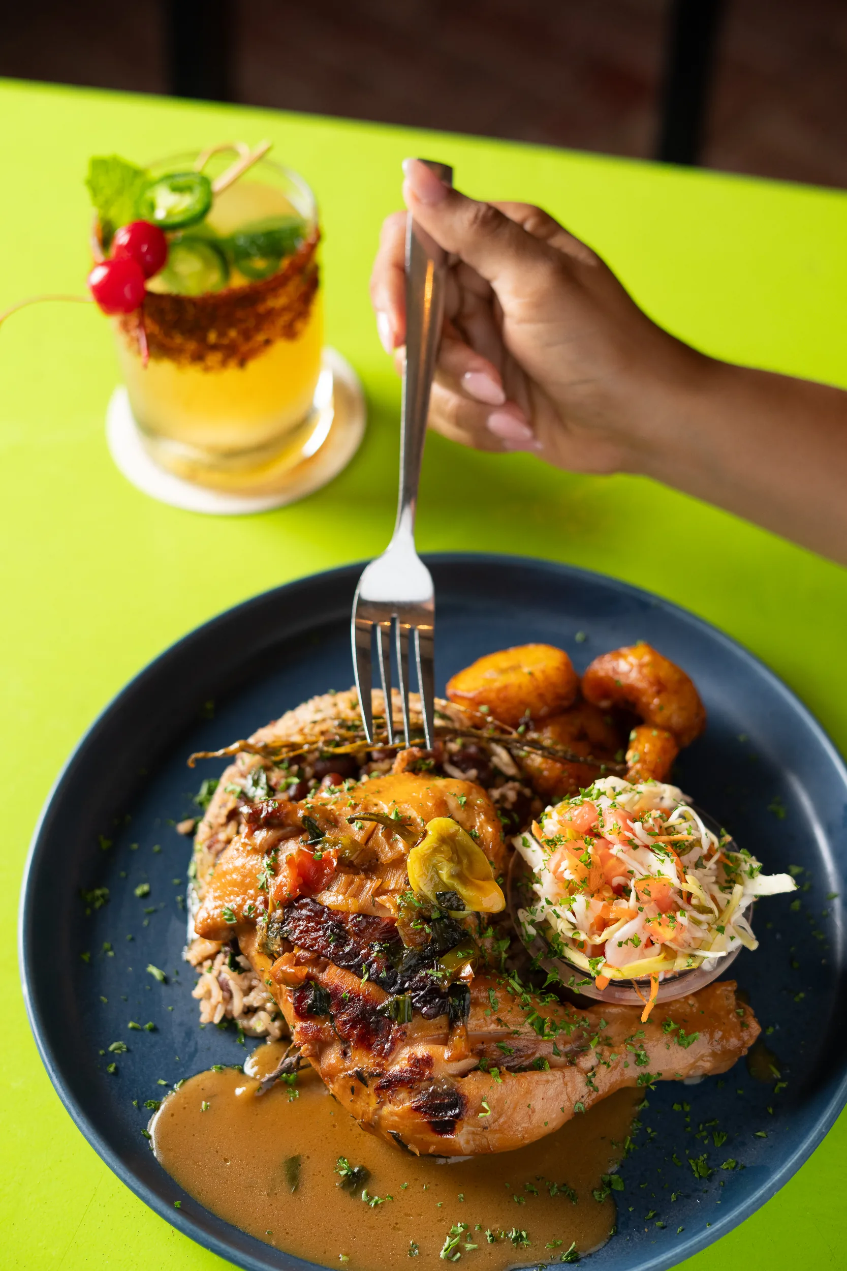 Pollo de la casa con arroz y ensalada